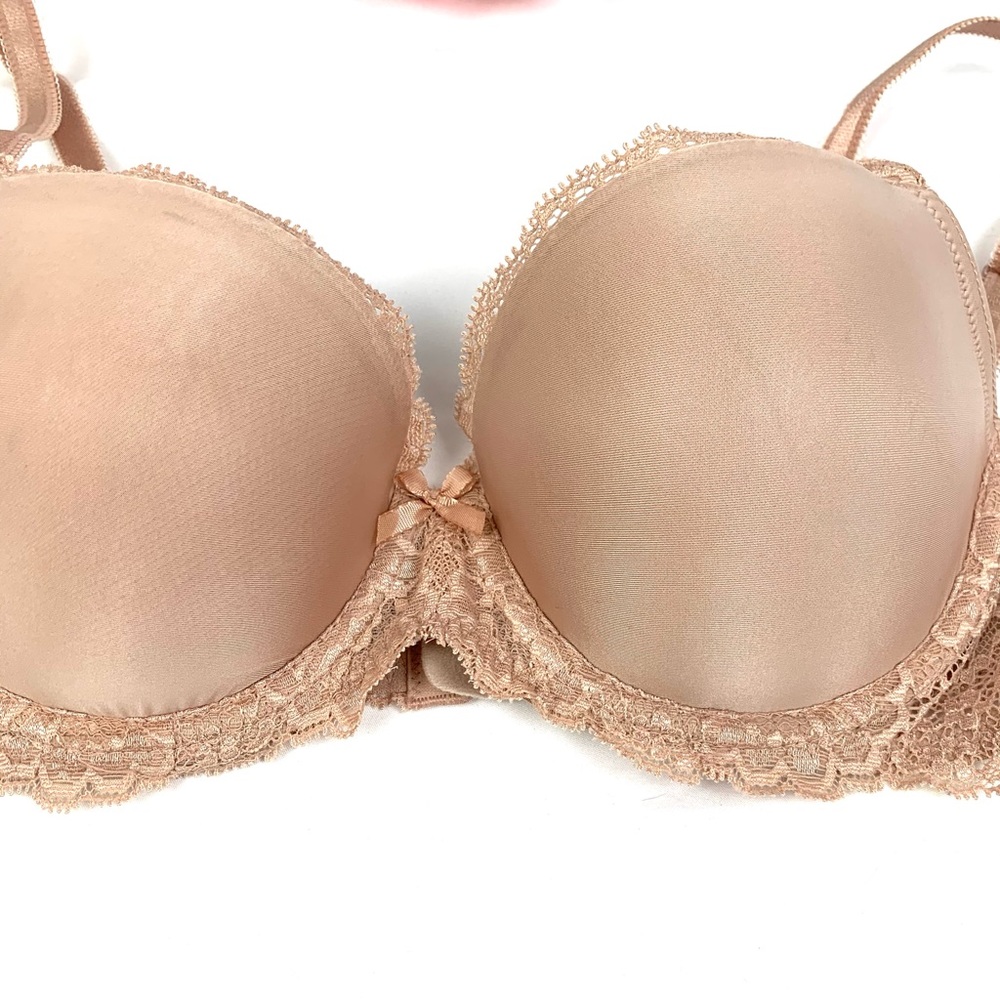 Victoria’s Secret Lace and satin bra - Picture 4 of 9